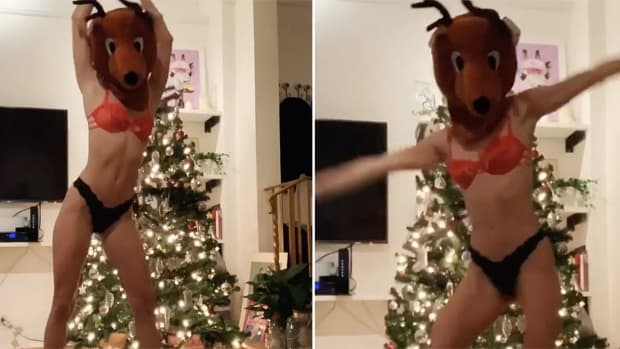 nina-agdal-reindeer.jpg